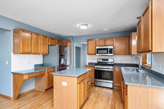 550 Hawthorne Woods Drive, Eagan, MN 55123