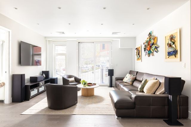 69 Walnut St 4, Brookline, MA 02445