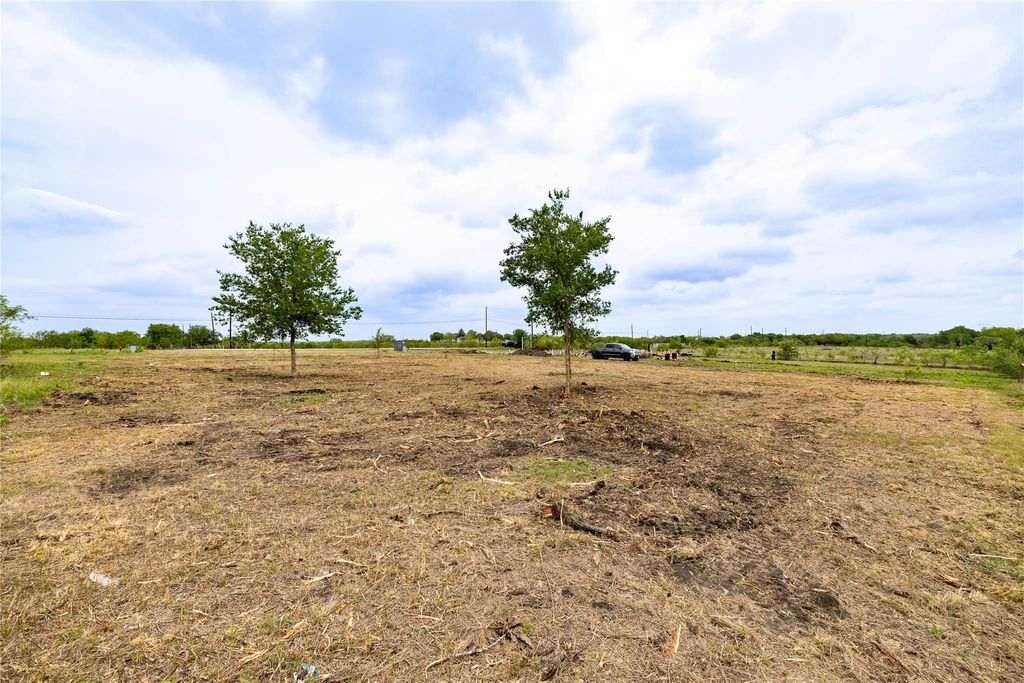 520 Engelke RD, Niederwald, TX 78640