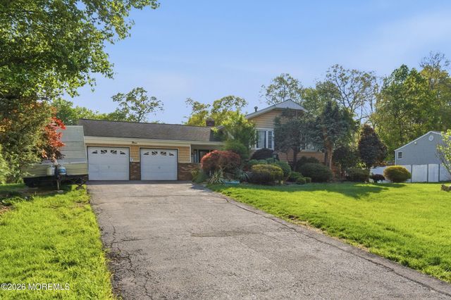 9 Camelot Court, Manalapan, NJ 07726