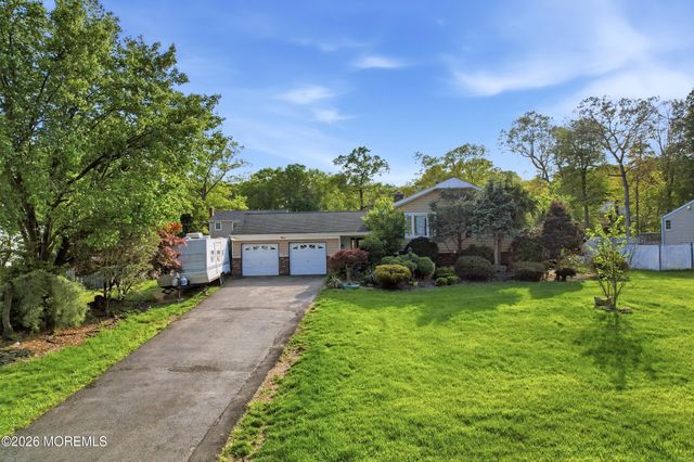 9 Camelot Court, Manalapan, NJ 07726