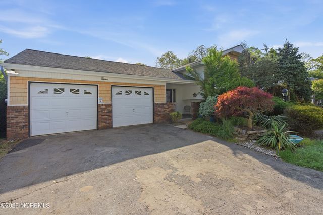 9 Camelot Court, Manalapan, NJ 07726
