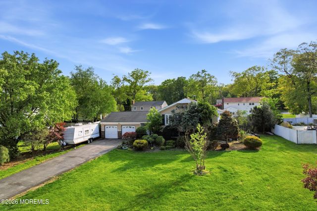 9 Camelot Court, Manalapan, NJ 07726