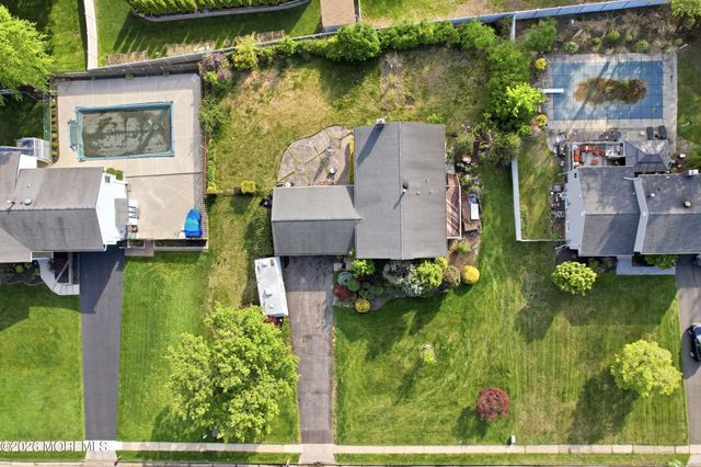 9 Camelot Court, Manalapan, NJ 07726