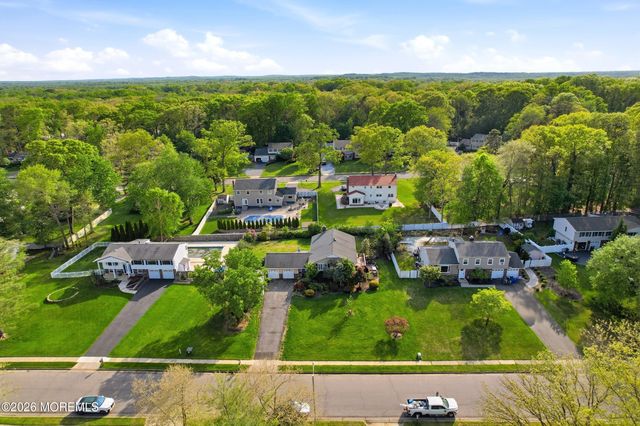 9 Camelot Court, Manalapan, NJ 07726