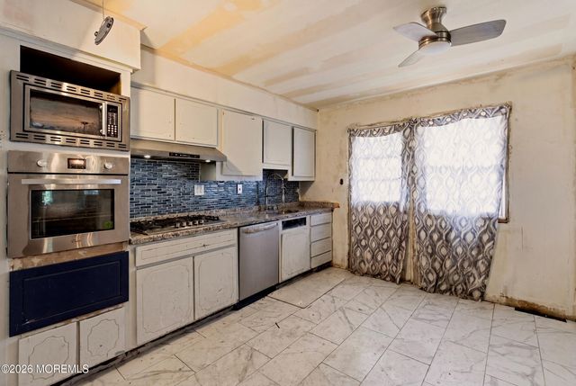 9 Camelot Court, Manalapan, NJ 07726