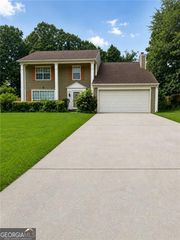 124 Heathrow Drive, Riverdale, GA 30274
