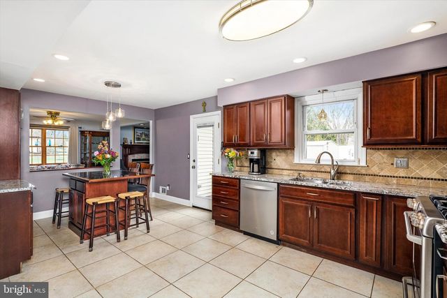 22 HOFFMAN DR, Hamilton, NJ 08690