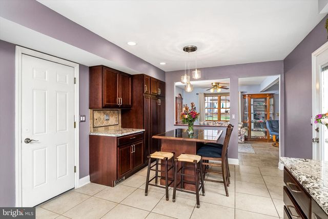 22 HOFFMAN DR, Hamilton, NJ 08690