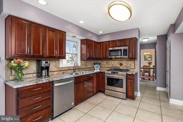 22 HOFFMAN DR, Hamilton, NJ 08690