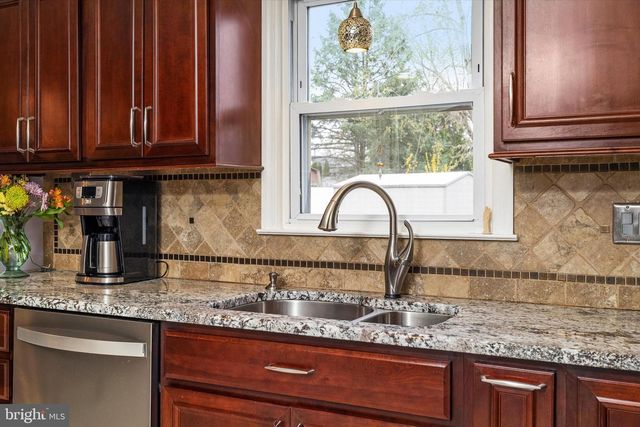 22 HOFFMAN DR, Hamilton, NJ 08690