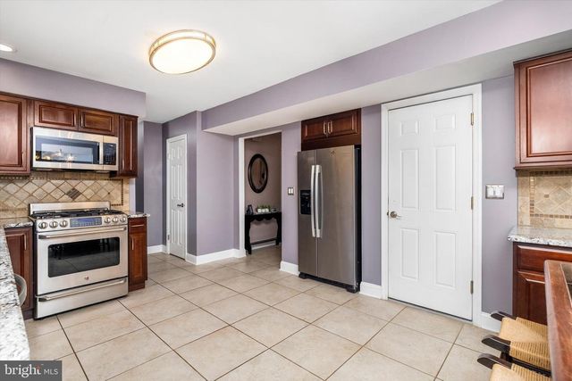 22 HOFFMAN DR, Hamilton, NJ 08690