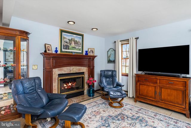 22 HOFFMAN DR, Hamilton, NJ 08690