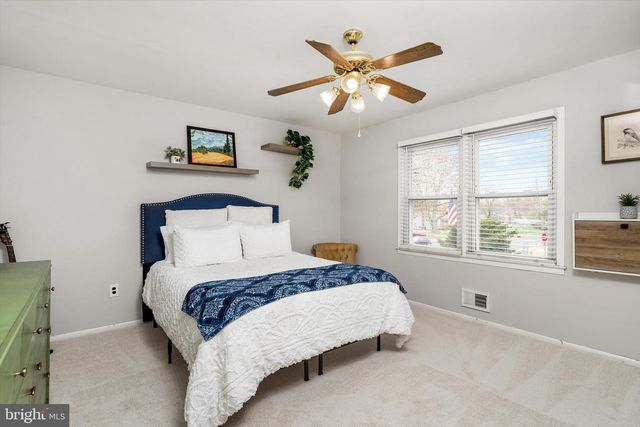 22 HOFFMAN DR, Hamilton, NJ 08690