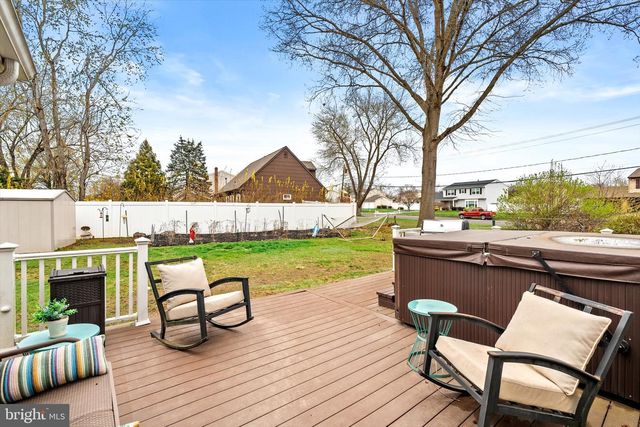 22 HOFFMAN DR, Hamilton, NJ 08690