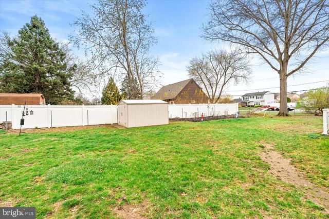 22 HOFFMAN DR, Hamilton, NJ 08690