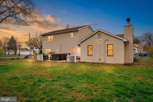 22 HOFFMAN DR, Hamilton, NJ 08690