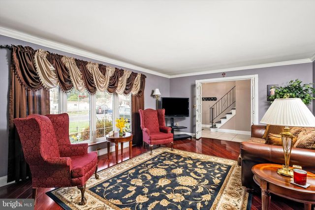 22 HOFFMAN DR, Hamilton, NJ 08690