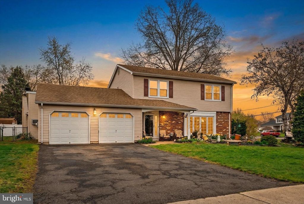 22 HOFFMAN DR, Hamilton, NJ 08690