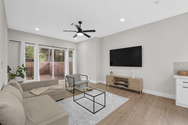 6835 Weston Street AB, Houston, TX 77021