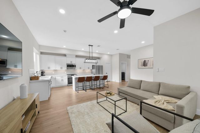6835 Weston Street AB, Houston, TX 77021