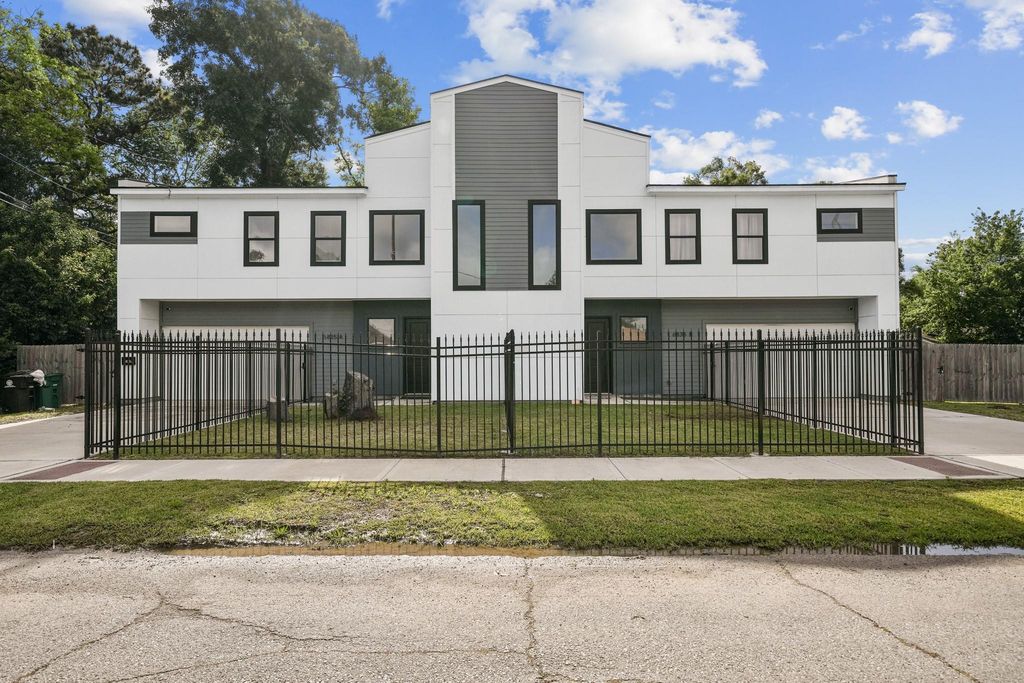 6835 Weston Street AB, Houston, TX 77021