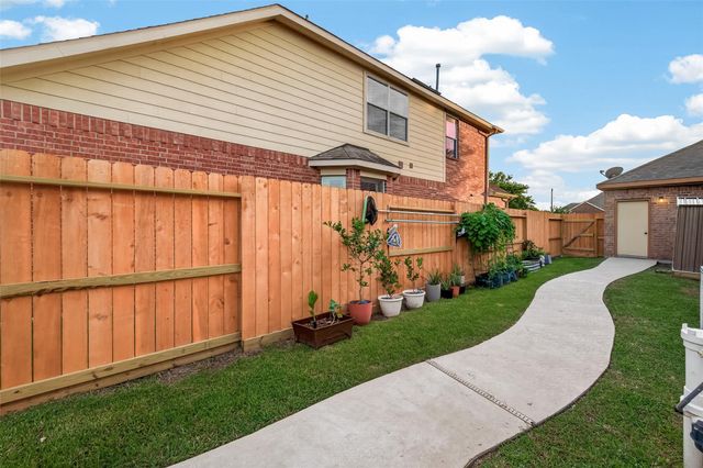 946 Maresca Lane, League City, TX 77573