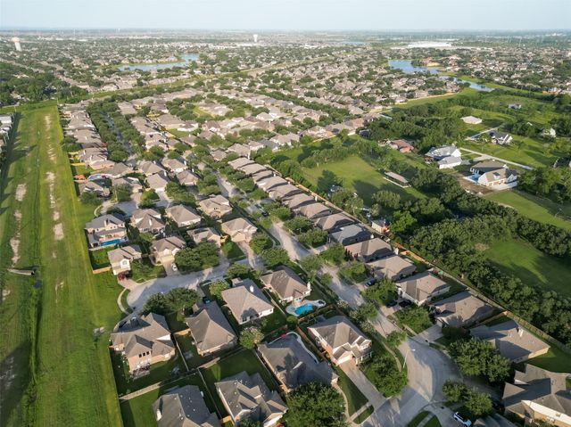 946 Maresca Lane, League City, TX 77573