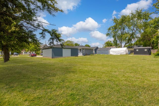 815 Gillette Avenue, Aurora, IL 60506