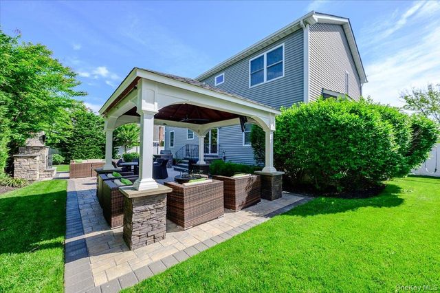 7 Highwater Avenue, Massapequa, NY 11758