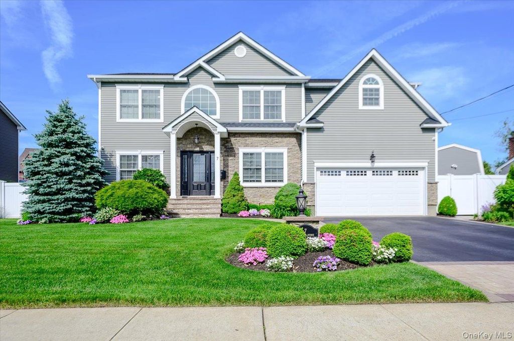 7 Highwater Avenue, Massapequa, NY 11758