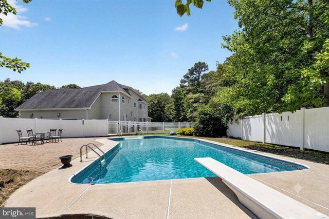 822 E HARLEQUIN DR, Galloway, NJ 08205
