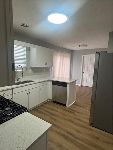 7000 Valley Forge Drive, Flowery Branch, GA 30542