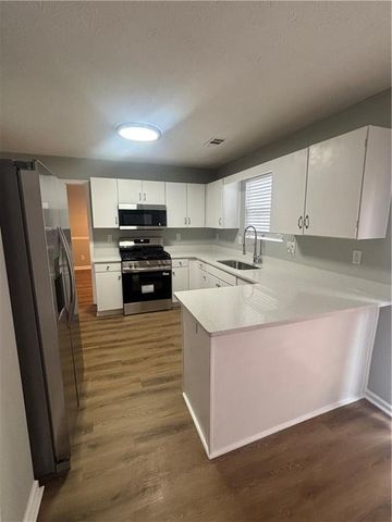 7000 Valley Forge Drive, Flowery Branch, GA 30542