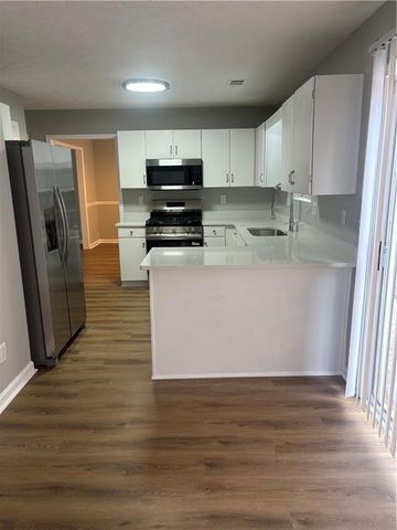 7000 Valley Forge Drive, Flowery Branch, GA 30542