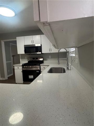 7000 Valley Forge Drive, Flowery Branch, GA 30542