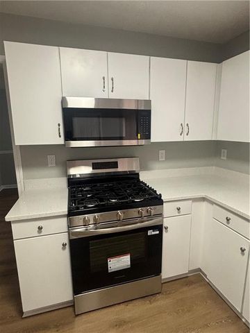 7000 Valley Forge Drive, Flowery Branch, GA 30542