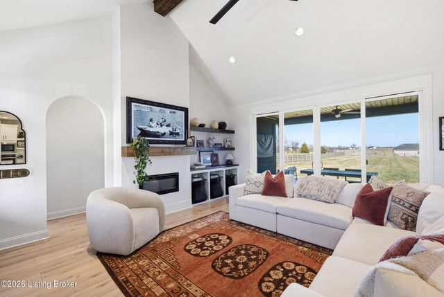 125 Jacks Ct, Fisherville, KY 40023