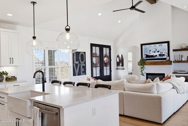 125 Jacks Ct, Fisherville, KY 40023