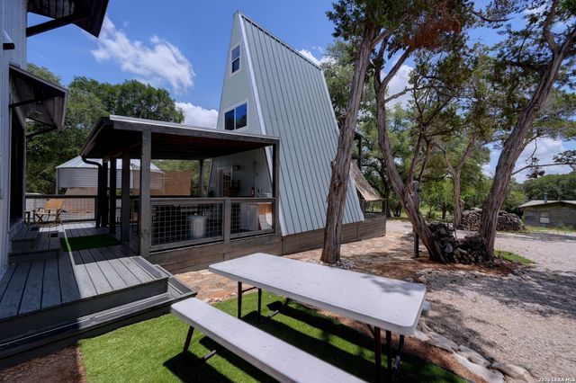 1067 FULLER DR, Canyon Lake, TX 78133
