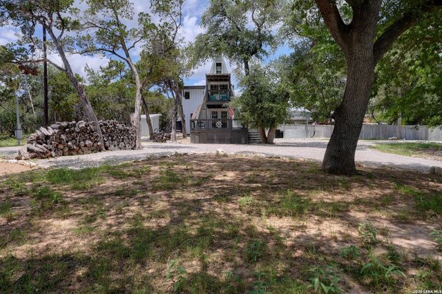 1067 FULLER DR, Canyon Lake, TX 78133