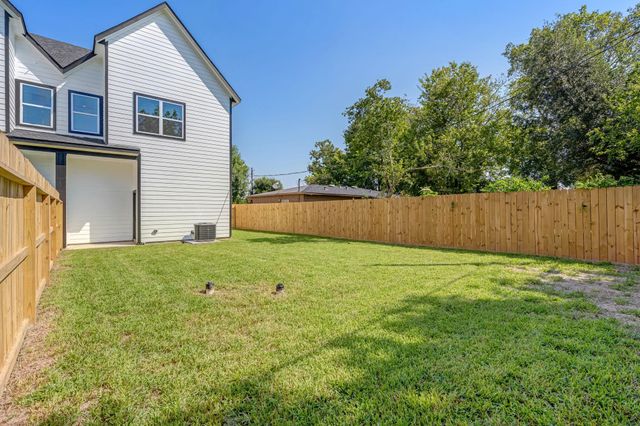 5642 Hirondel Street, Houston, TX 77033