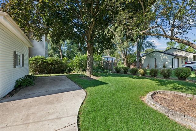 110 W 12th Avenue, Naperville, IL 60563