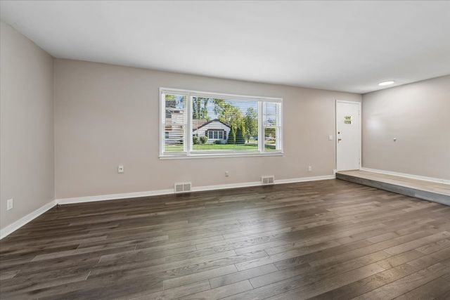 110 W 12th Avenue, Naperville, IL 60563
