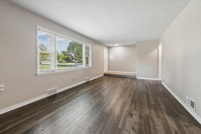 110 W 12th Avenue, Naperville, IL 60563