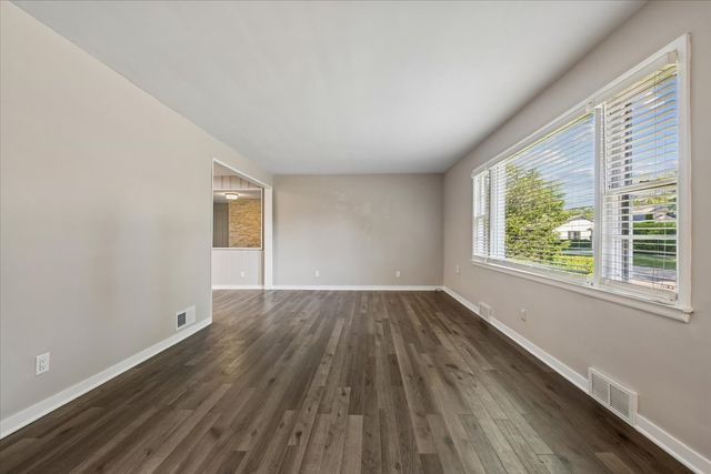 110 W 12th Avenue, Naperville, IL 60563