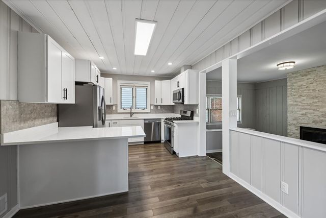 110 W 12th Avenue, Naperville, IL 60563