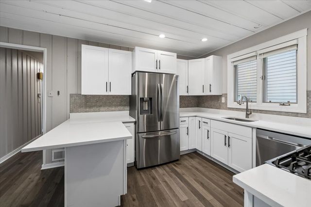 110 W 12th Avenue, Naperville, IL 60563
