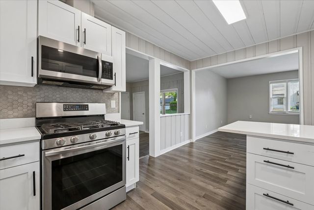 110 W 12th Avenue, Naperville, IL 60563