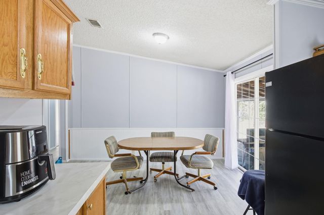 182 Wayside CT, Elgin, TX 78621